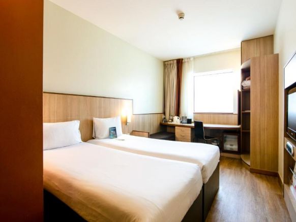 Отель Ibis Al Barsha