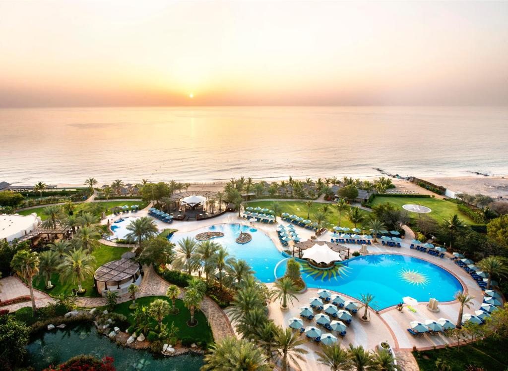 Курортный отель Le Meridien Al Aqah Beach Resort, Аль-Ака