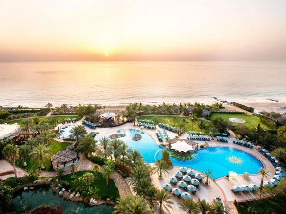 Курортный отель Le Meridien Al Aqah Beach Resort