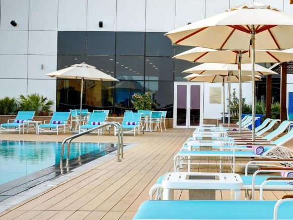 Отель Premier Inn Dubai Ibn Battuta Mall
