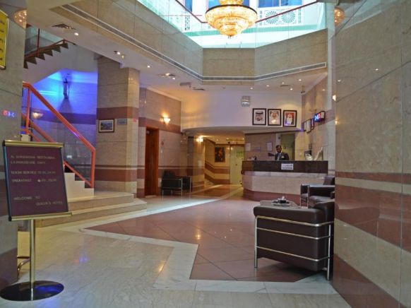 Отель Queens Hotel, Дубай