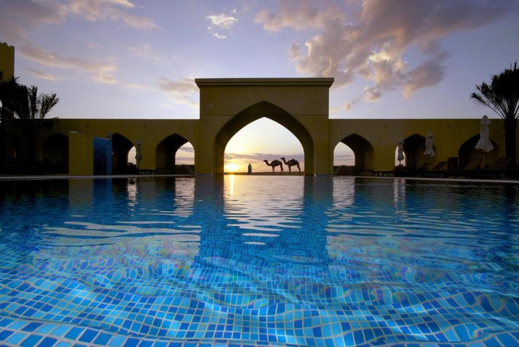 Курортный отель Tilal Liwa Hotel - Madinat Zayed, Мадинат-Заид