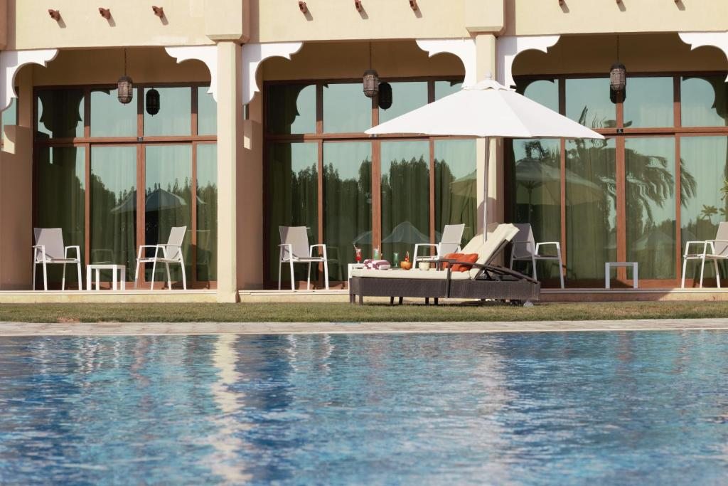 Отель Western Hotel - Madinat Zayed, Мадинат-Заид