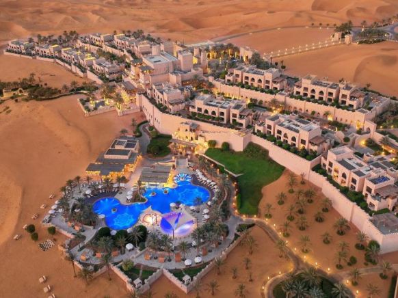 Курортный отель Anantara Qasr al Sarab Desert Resort