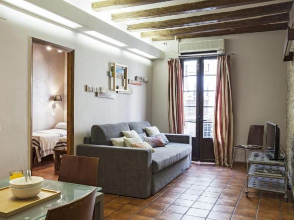 AinB Las Ramblas-Guardia Apartments, Барселона