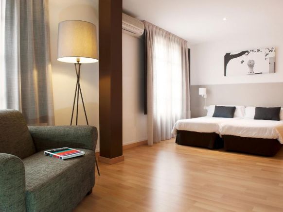 Aspasios Plaza Real Apartments, Барселона