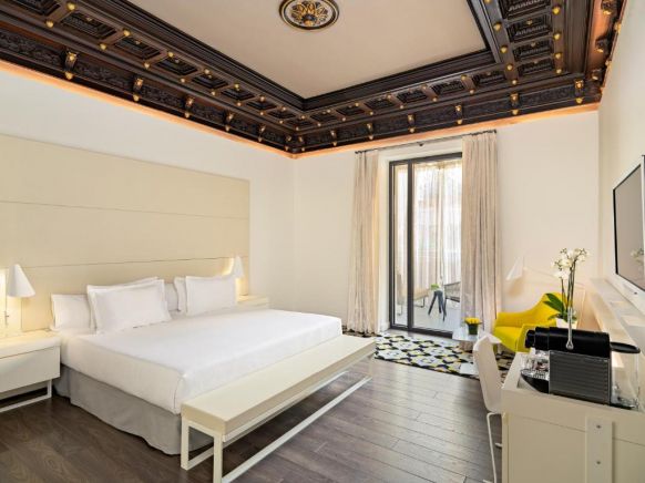 H10 Urquinaona Plaza, Барселона