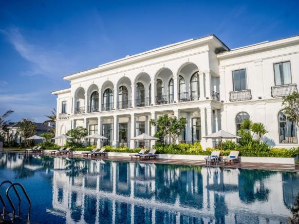 Курортный отель Vinpearl Nha Trang Long Beach Villas, Нячанг