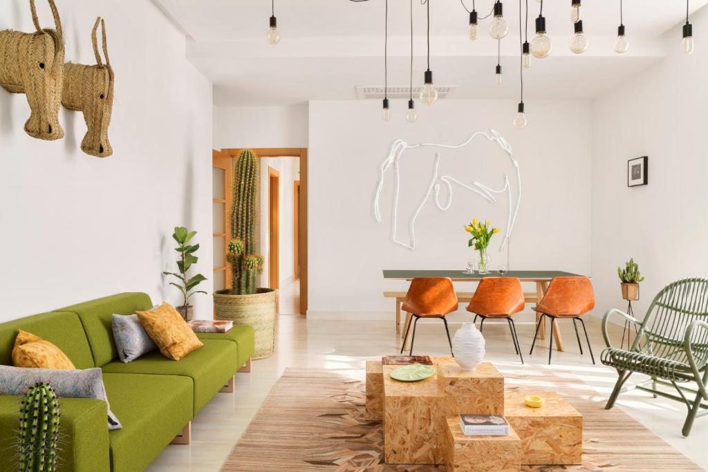 Halcyon Days, Малага