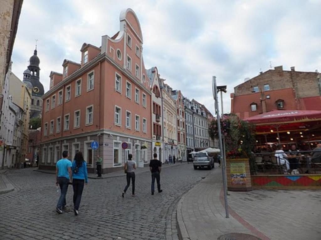 Chose town. Улица Тиргоню. Old Riga. Рига улица Лудзас видео.