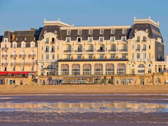 Le Grand Hotel Cabourg - MGallery by Sofitel, Кабур