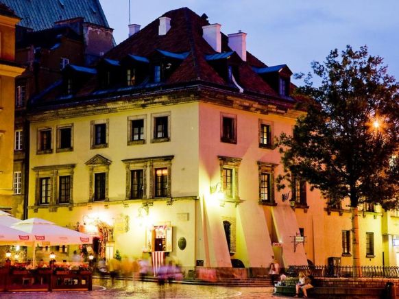 Castle Inn, Варшава