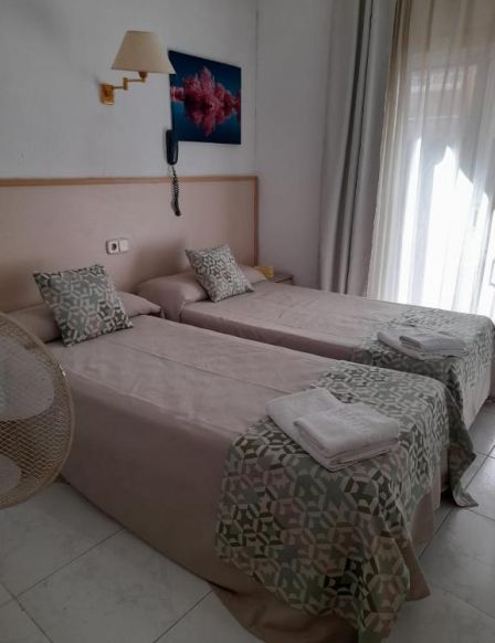 Хостел Hostal Alhambra Tarragona, Таррагона