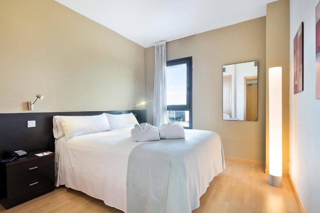 Tryp Madrid Airport Suites, Мадрид