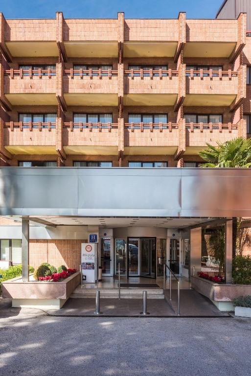 Tryp Madrid Alameda Aeropuerto Hotel, Мадрид