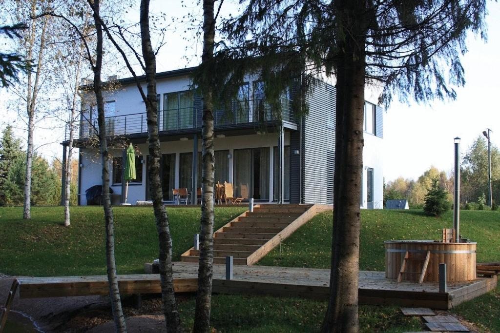 Villa Saskia, Отепя