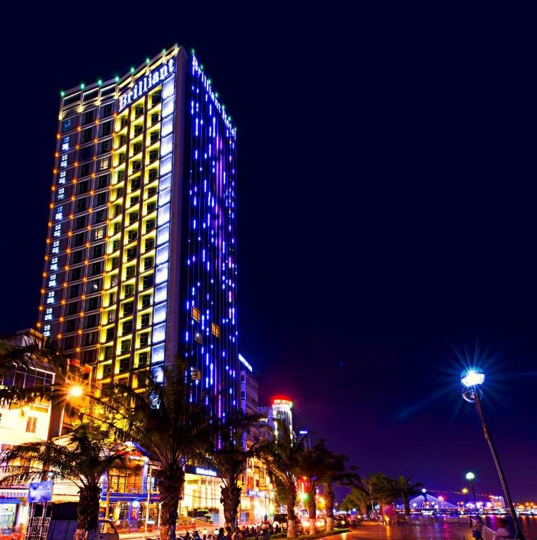 Отель Brilliant Hotel, Дананг