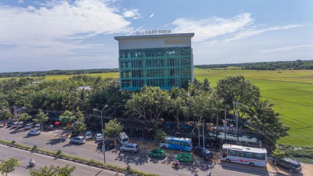 Отель Nhat Minh Hotel, Лаги