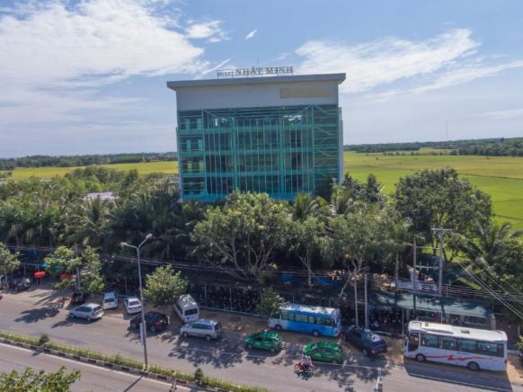 Отель Nhat Minh Hotel, Лаги