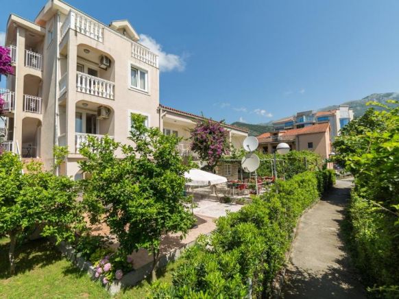 Apartments Elena, Будва
