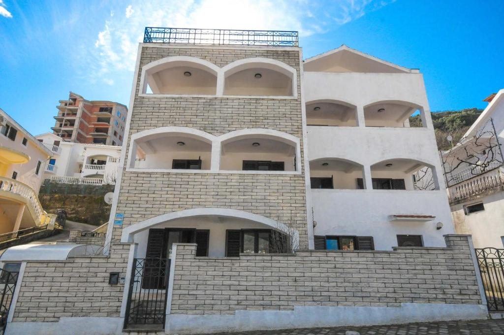 Bologna Apartments, Будва