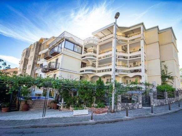 Saki Apartments, Будва