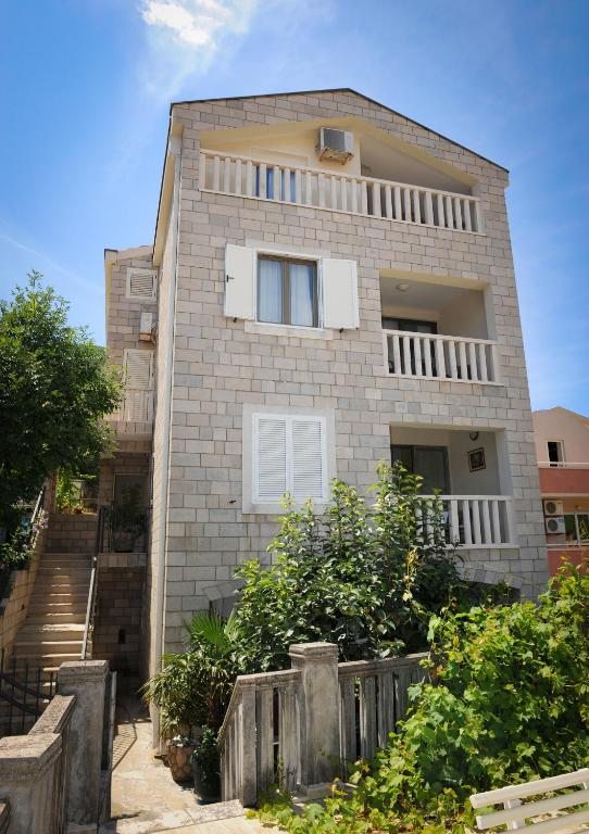 Sol Apartments, Будва