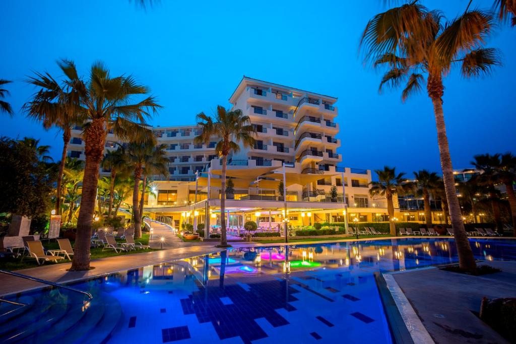 Aquamare Beach Hotel & Spa, Пафос