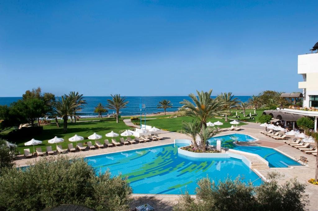 Constantinou Bros Athena Royal Beach Hotel, Пафос