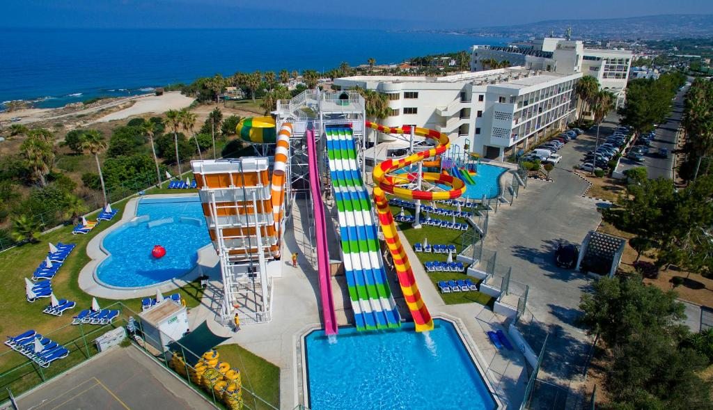 Laura Beach & Splash Resort, Пафос