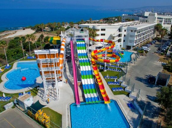 Laura Beach & Splash Resort, Пафос