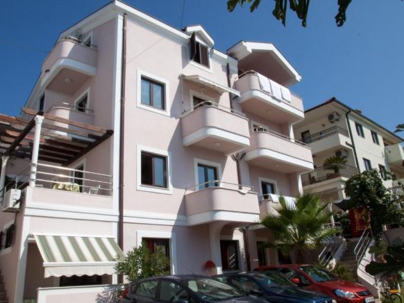 Apartments Maslina