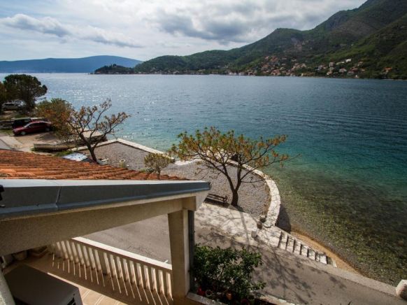St. Lawrence Apartments With Sea View, Тиват