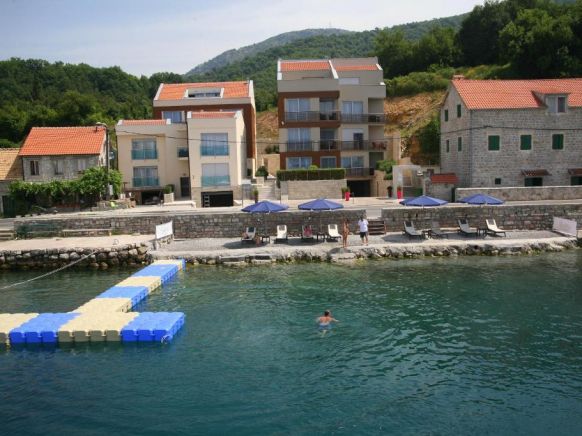 Apartments Villa Jelena, Тиват