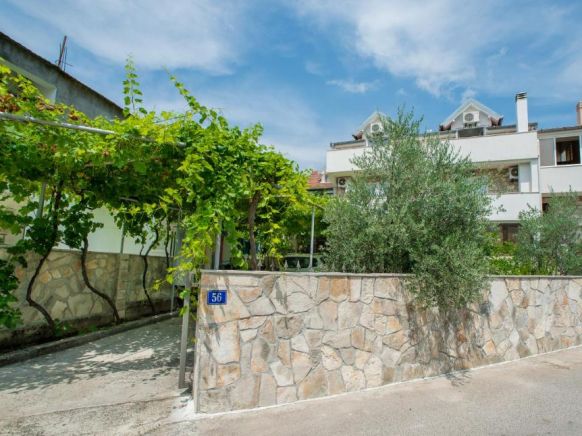Apartmani Krgušić, Тиват