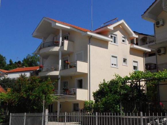 Apartments Teodo