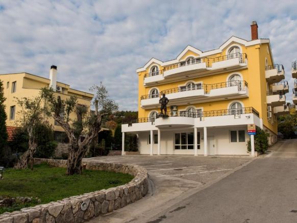 Отель Hotel Crnogorska Kuća, Подгорица