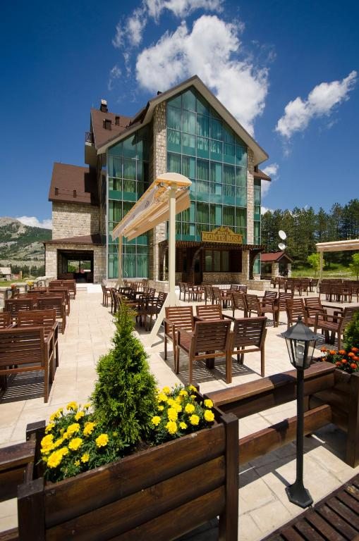 Hotel Monte Rosa, Цетинье