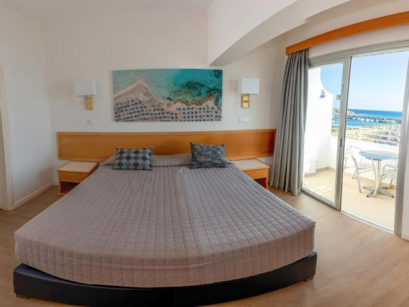 Tylos Beach Hotel, Никосия