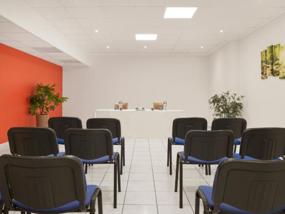 Kyriad Nice - Stade, Ницца