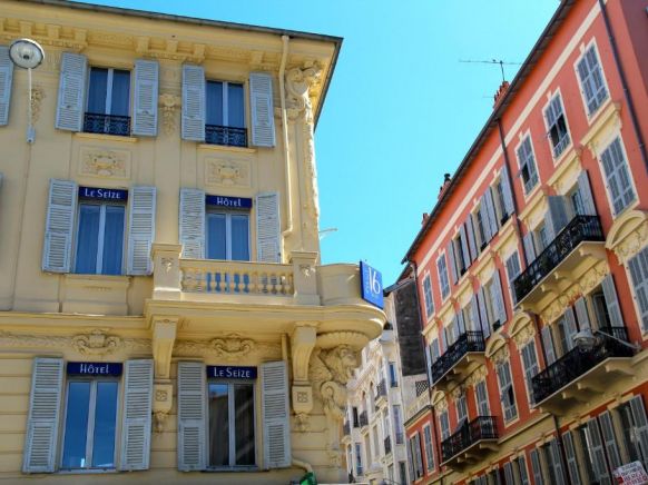 Qualys Hôtel Le Seize