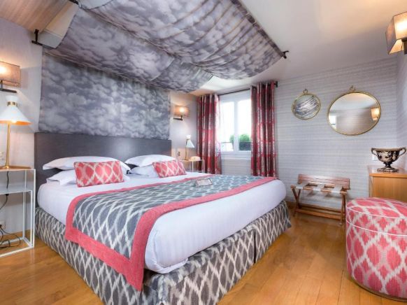 Dauphine Saint Germain