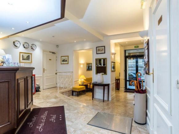 Austin's Arts Et Metiers Hotel