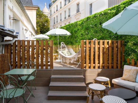 Le Village Hostel & Budget Hotel, Париж