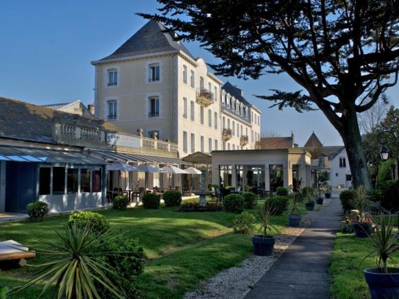 Grand Hotel De Courtoisville & Spa, Сен-Мало