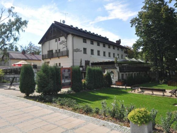 Отель Hotel Przepióreczka, Наленчув