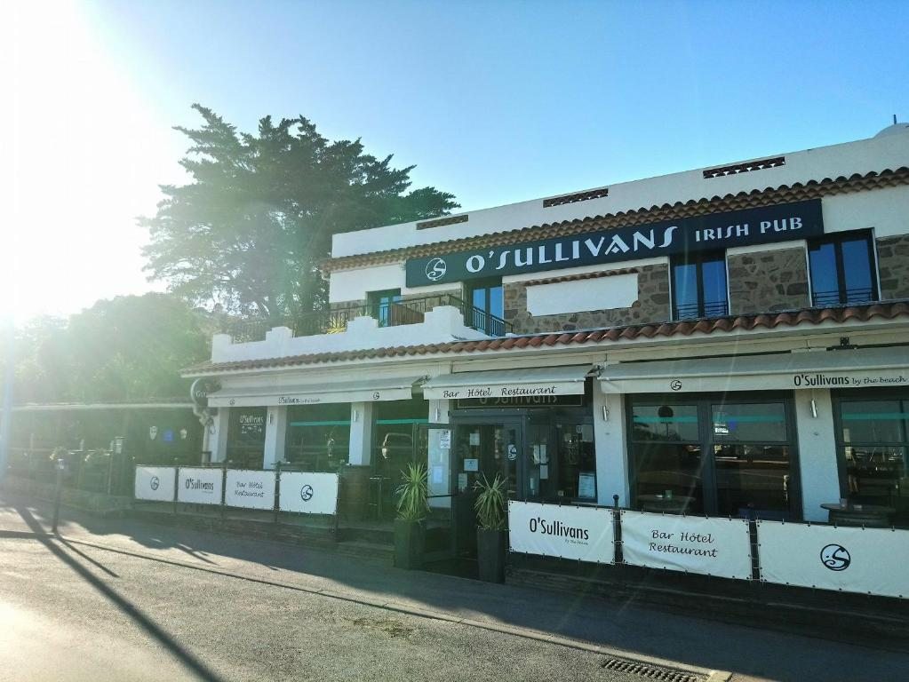 O'Sullivans Bar and Hotel, Манделье-ла-Напуль