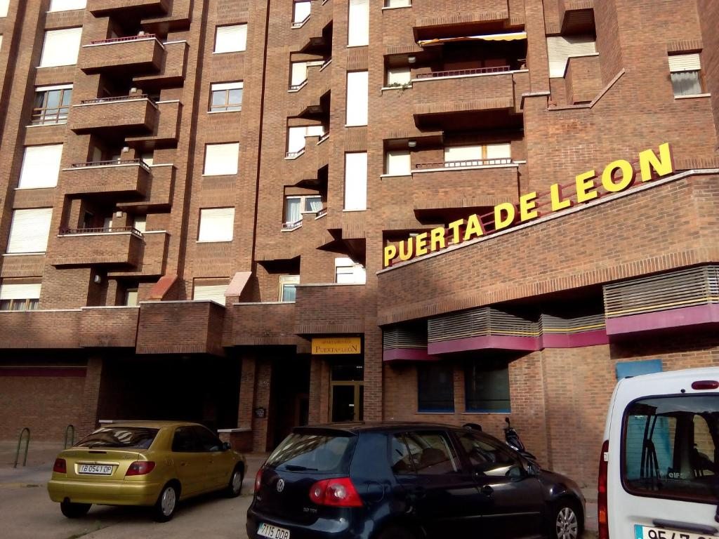Apartamentos Turisticos Puerta de León, Леон