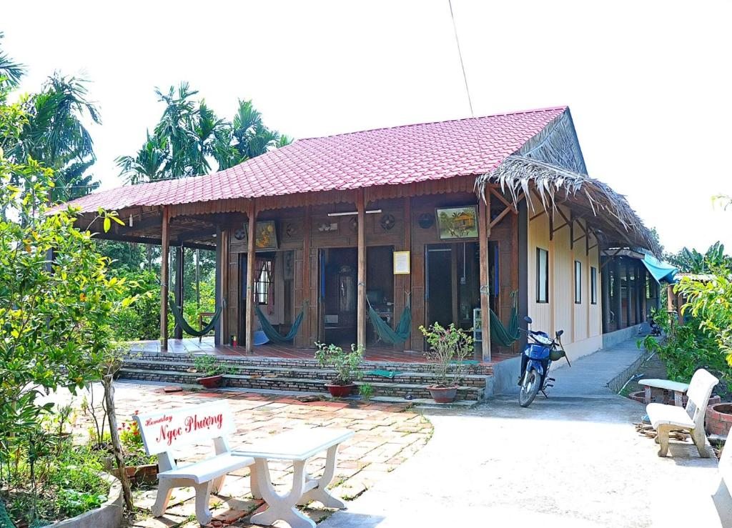 Ngoc Phuong Homestay, Виньлонг
