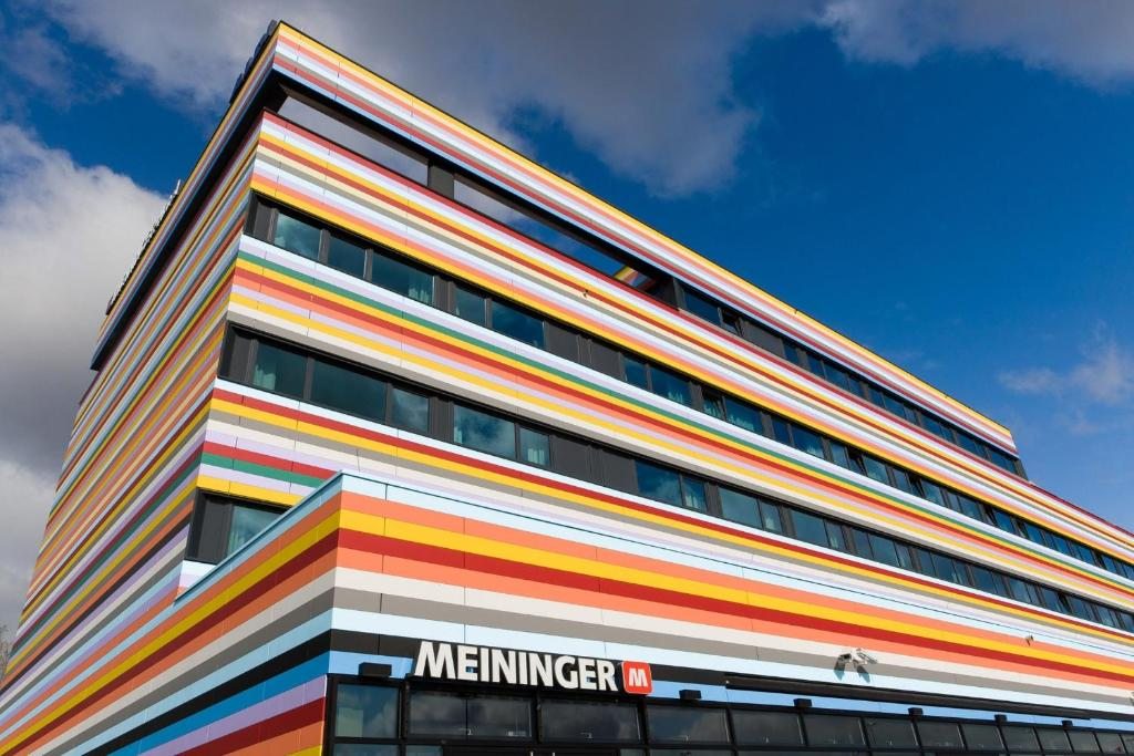 MEININGER Hotel Berlin Airport, Берлин